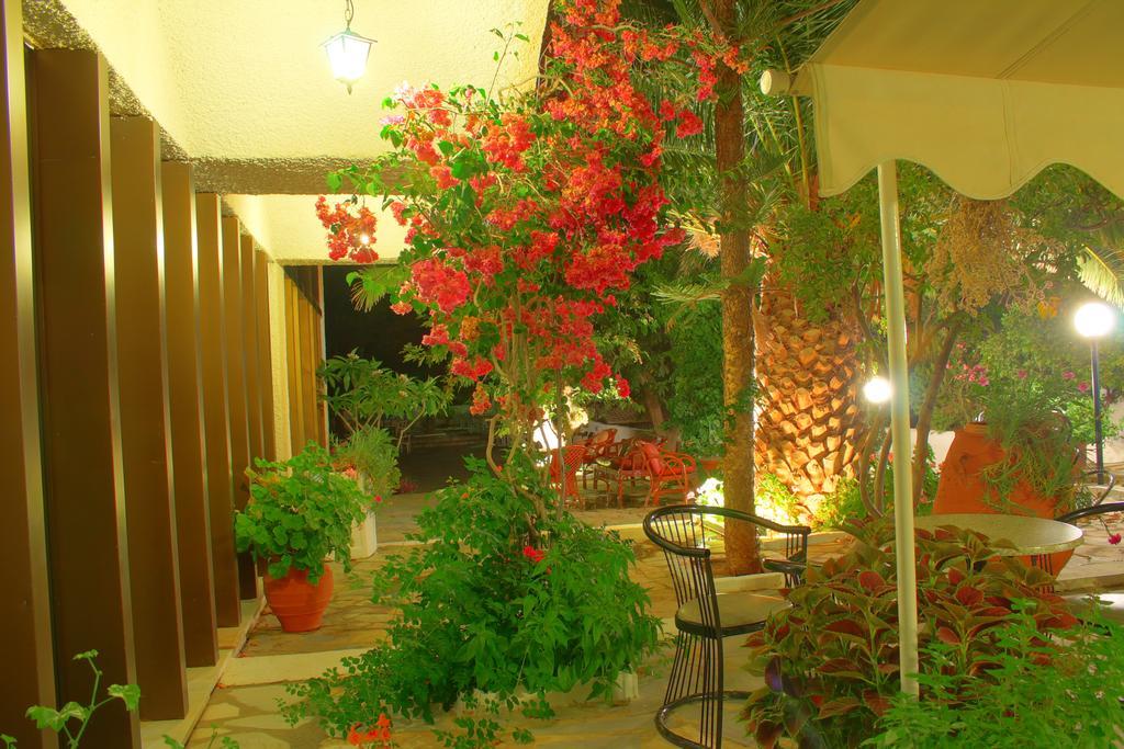 Esperides Hotel Ierápetra Exterior foto